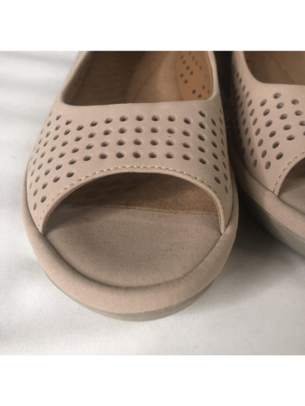 Clarks Sandals Womens Size 6.5 Beige Reedly Salene Wedge Comfort Ankle Strap - Picture 10 of 16